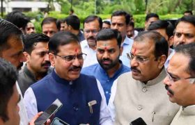 सरकार का नया आदेश: हर स्मार्टफोन में अनिवार्य रूप से इंस्टॉल होगा Sanchar Saathi ऐप, विवाद गहराया 2 New government order: Sanchar Saathi app will be mandatory to be installed in every smartphone.